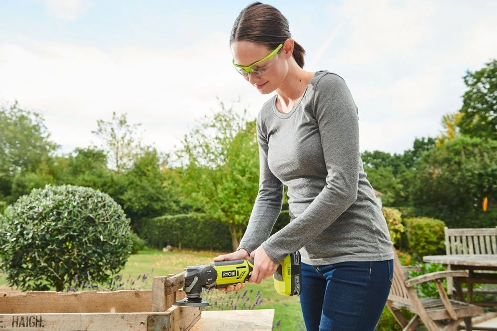 Ryobi R18MT-0 ONE+ 18V Li-Ion Accu Multitool Body Incl. Accessoires - 5133002466 4 Ryobi R18MT-0 ONE+ 18V Li-Ion Accu Multitool Body Incl. Accessoires - 5133002466 - Afbeelding 4