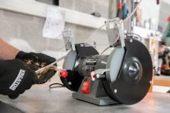 Powerplus POWE80080 Bankslijpmolen - 150W - 150mm -Hulpmiddelen Voor Thuis 1dcffc646c2bdb86972fca7891cca2df