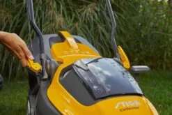 Stiga COLLECTOR 136e Kit Accu Grasmaaier Set (2x 2,0Ah) - 35L - 250m² -Hulpmiddelen Voor Thuis 2be1e95fcd6cda95b8aecd12f2b7fae4