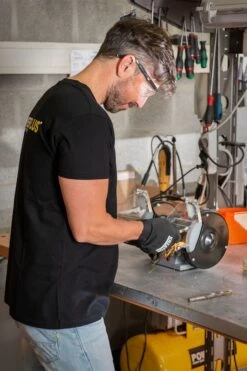 Powerplus POWE80080 Bankslijpmolen - 150W - 150mm -Hulpmiddelen Voor Thuis 39dcf399770f6c216e9578e15d241030