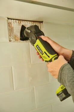 Ryobi R18MT-0 ONE+ 18V Li-Ion Accu Multitool Body Incl. Accessoires - 5133002466 6 Ryobi R18MT-0 ONE+ 18V Li-Ion Accu Multitool Body Incl. Accessoires - 5133002466 -Hulpmiddelen Voor Thuis 5f44e4d3d8330cad47e8642212bb7bb8