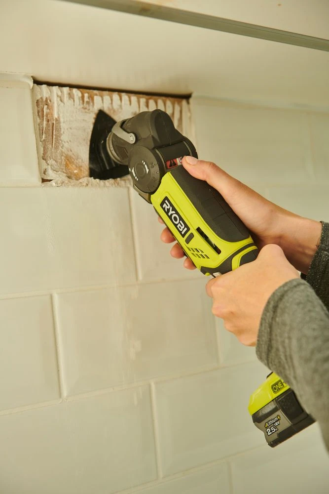 Ryobi R18MT-0 ONE+ 18V Li-Ion Accu Multitool Body Incl. Accessoires - 5133002466 3 Ryobi R18MT-0 ONE+ 18V Li-Ion Accu Multitool Body Incl. Accessoires - 5133002466 - Afbeelding 3