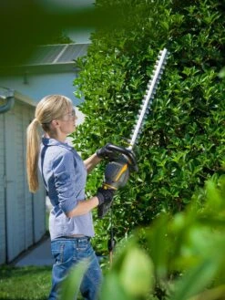 Stiga HT 106c Elektrische Heggenschaar - 600W - 20mm 14 Stiga HT 106c Elektrische Heggenschaar - 600W - 20mm -Hulpmiddelen Voor Thuis bef692efa12a113e2b3d1b420b0a942f