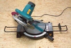 Makita MLS100 Afkortzaag - 1500W - 255 X 30mm -Hulpmiddelen Voor Thuis df6d09f41bfdedb67aba56cbbeea9553