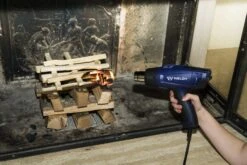 Weldy HG 330-A Heteluchtpistool Incl. 4 Mondstukken - 2300W -Hulpmiddelen Voor Thuis e2b7f5913a87223c8652944812af4c5d 1