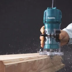 Makita 3709 Kantenfrees - 530W - 6mm 7 Makita 3709 Kantenfrees - 530W - 6mm -Hulpmiddelen Voor Thuis fe1d8dcff9ab5a07e7e25a006bb7abc2