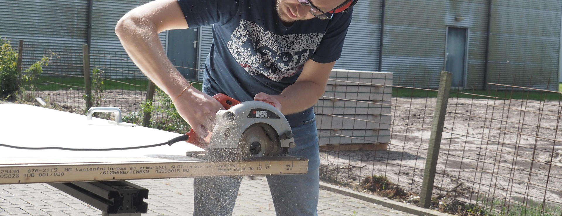 Hulpmiddelen Voor Thuis -Hulpmiddelen Voor Thuis man 4805038 1920